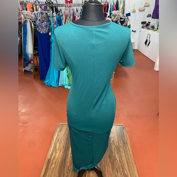 Chic & Elegant Asymmetrical Dress - Picture 2 of 2